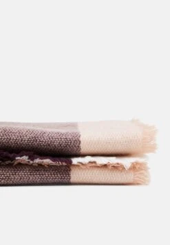 Anna Field Sjaal - Bordeaux 8 Anna Field Sjaal - Bordeaux -Anna Field 13299645fb5e4f04a0fc084fba49354c scaled