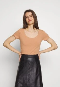 Anna Field 3 Pack - T-Shirt Basic - White/Camel/Black 11 Anna Field 3 Pack - T-Shirt Basic - White/Camel/Black -Anna Field 1899c4648410408eb69cb60c3e22ef8a scaled