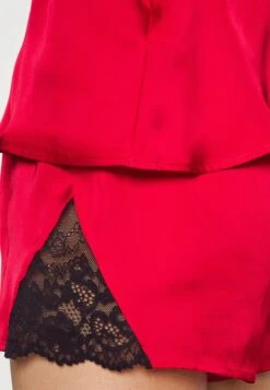 Anna Field 4 Piece Gift Set - Pyjama - Black/Red -Anna Field 1b05099bd812403a89fd3d29c3729797 scaled