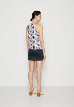 Anna Field Top - White/Blue 8 Anna Field Top - White/Blue -Anna Field 2bc852d6bc2a41d5b45fe3cf210ad94e scaled