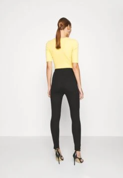 Anna Field Punto Leggings With Button Detail - Legging - Black -Anna Field 33f906a6b264471e94805b4626428f72 scaled