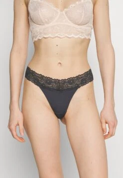 Anna Field 5 Pack - String - White/Nude -Anna Field 3b8c99ba50ad42019f20729be8f7fb6b scaled