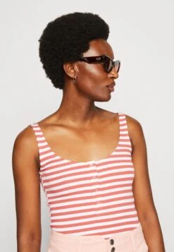 Anna Field Top - White/Red -Anna Field 3d2161b15f4e45c2b3dffa796b8ff546 scaled