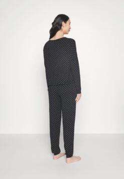 Anna Field Pyjama - Black/White 8 Anna Field Pyjama - Black/White -Anna Field 45260965b3364c7ba2d13552aa102700 scaled