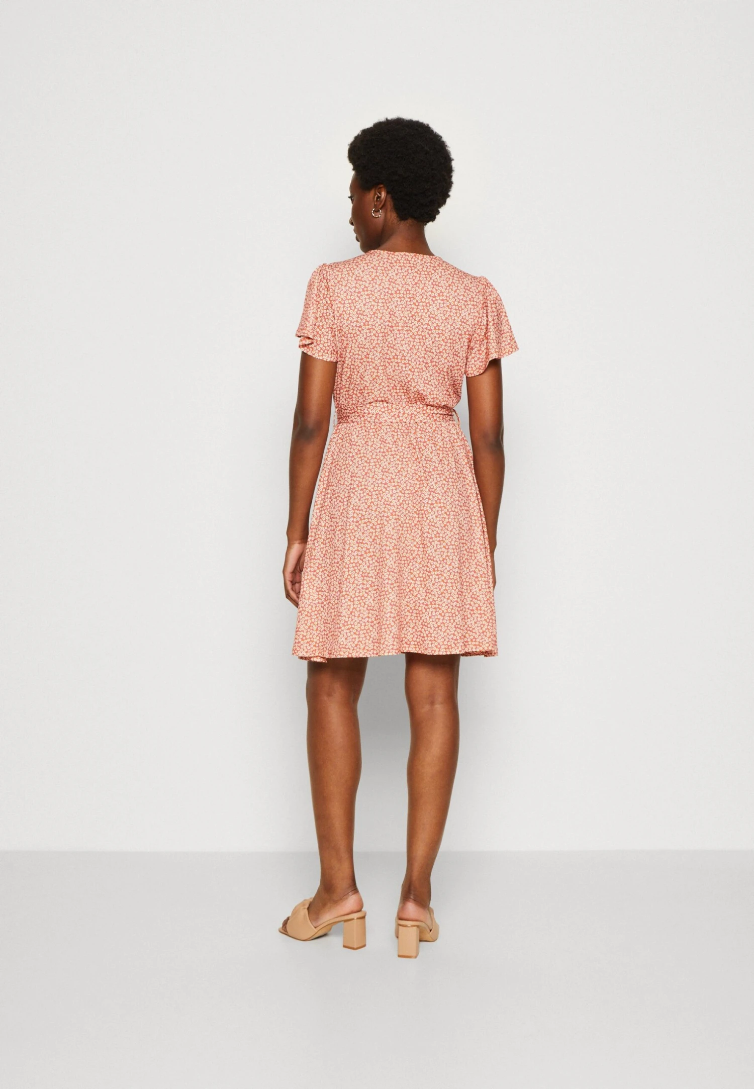 Anna Field Jurk - Brown/White 4 Anna Field Jurk - Brown/White - Afbeelding 4