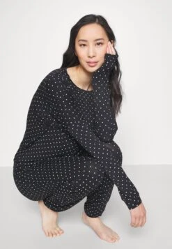 Anna Field Pyjama - Black/White 9 Anna Field Pyjama - Black/White -Anna Field 5ba8fce91586497fafdac31358f961d0 scaled