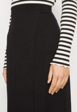 Anna Field Wikkelrok - Black 9 Anna Field Wikkelrok - Black -Anna Field 5debd3098a9845cb8c6becbe86af6460 scaled