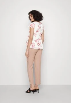 Mama Belt - Blouse - White/Red -Anna Field 686a29dc191b4a628db46869adaeca93 scaled