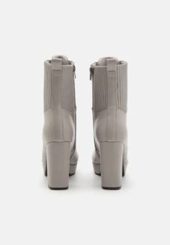Anna Field Enkellaarsjes Met Hoge Hak - Grey 9 Anna Field Enkellaarsjes Met Hoge Hak - Grey -Anna Field 7b64e65ffc5542fa806125e1b8bf687e scaled