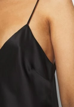 Anna Field Simple Satin Short Set - Pyjama - Black -Anna Field 8f329bfd957241829840ac04de151b7c scaled