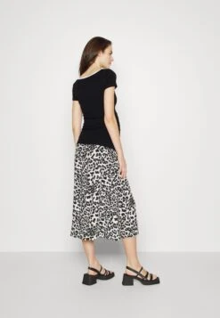 T-Shirt Print - Black -Anna Field 93731b21e059455ab056c59d379f9825 scaled