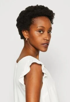 Anna Field T-Shirt Print - White 9 Anna Field T-Shirt Print - White -Anna Field 9939ee25eac54ea1a288eaf97d608e3c scaled