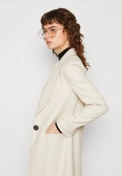 Anna Field Mantel - Beige -Anna Field 9fde06699d524c8caa2bc2ee1bae712d scaled