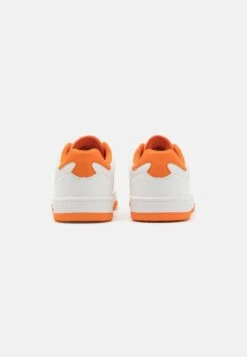 Sneakers Laag - White/Orange -Anna Field b768a6b6e70c4437b497c334a5073b87 scaled