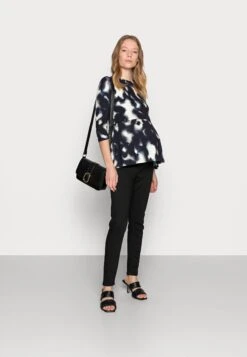 Anna Field -Anna Field c0548898fc0e4b31974847daa7f3d0a5 scaled