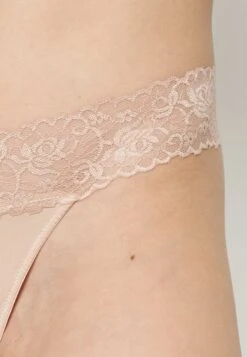 Anna Field 5 Pack - String - White/Nude -Anna Field d01a02b84a0b499c8bd8a774b42a2083 scaled