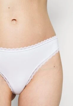 Anna Field 5 Pack - String - Black/White/Nude 15 Anna Field 5 Pack - String - Black/White/Nude -Anna Field d94a1cda40134e288b2f707461f2f1a4 scaled