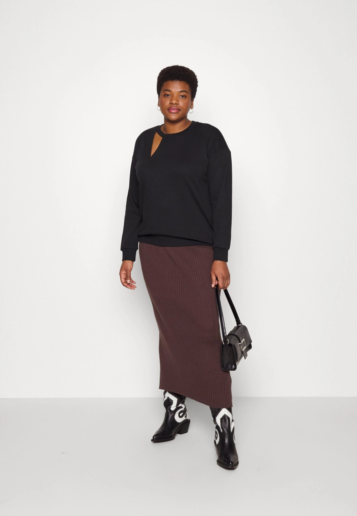 Cut Out Neck Fit - Sweater -Black 2 Cut Out Neck Fit - Sweater -Black - Afbeelding 2