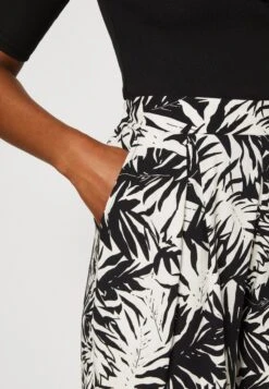 Anna Field Shorts - Black/Off-White -Anna Field ed4ea5b74138457188b6f733ef8869e5 scaled