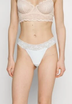 Anna Field 5 Pack - String - White/Nude -Anna Field fdfb56726896494baa575cbe778a2f82 scaled